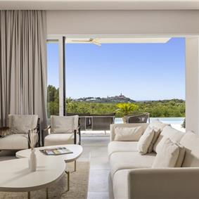 Luxury 4-Bedroom Villa with generous sized Infinity Pool near Buje, Istria. Sleeps 8